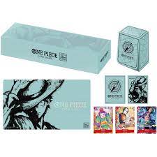 nous vous proposons le superbe Japanese 1st Anniversary Set , un superbe coffret avec 3 cartes et un somptueux tapis collector