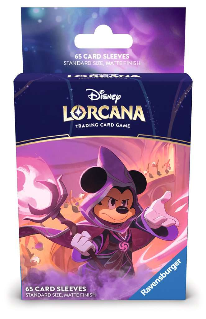 Sleeves Mickey fait partie des nombreux accessoires accompagnant la sortie du chapître 8 de Disney Lorcana Chapitre 8 : Ile d'Archazia