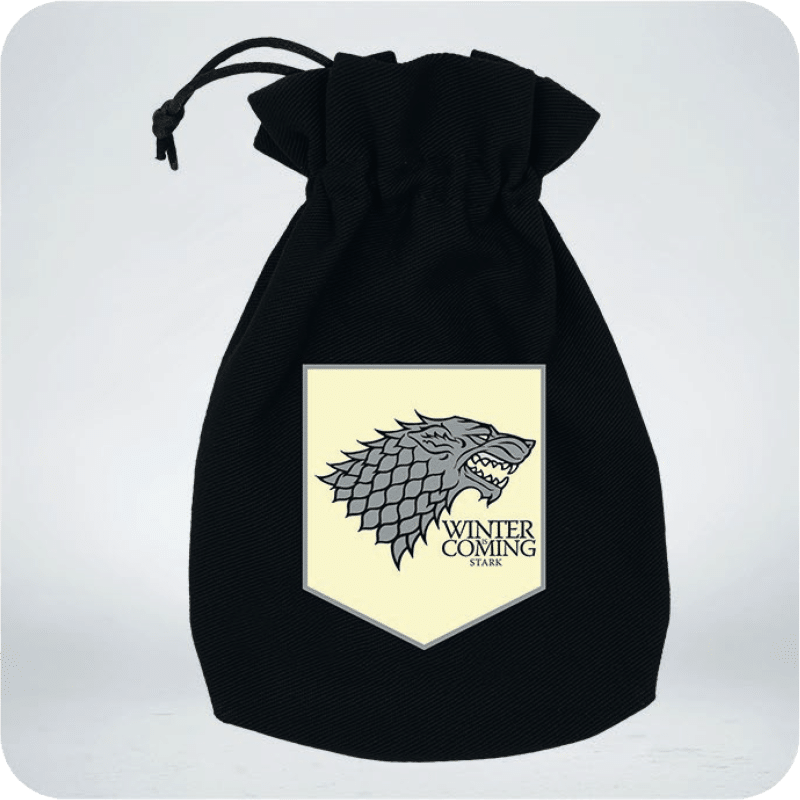 Sac a dés Games of Thrones fait partie de la gamme d'accessoires que nous avons trouvé pour agayer vos parties de jeu chez vous ou dans notre boutique