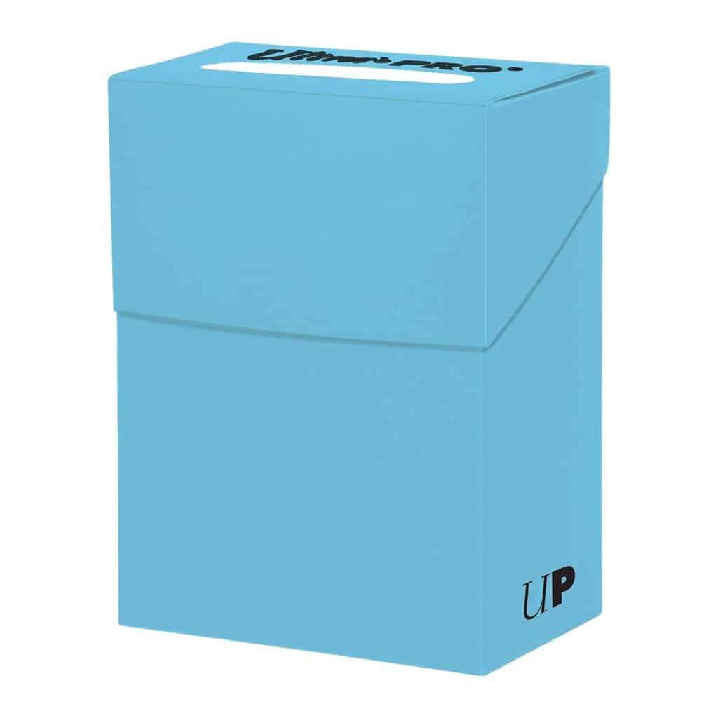 La Deck Box 75 cartes Ultra Pro Bleu Ciel est une boite de rangement pouvant contenir 75 cartes sous pochette, au format standard.