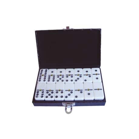 Ces Dominos couleur ivoire avec des pivots en laiton se rangent dans un magnifique coffret en simili cuir. Un jeu traditionnel et intergénérationnel.