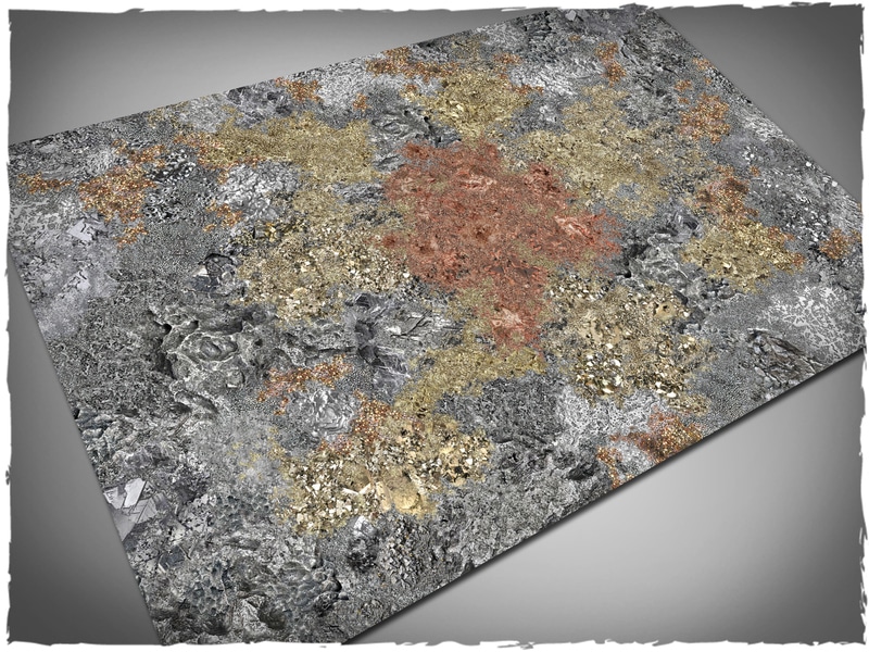 Découvrez le Game Mat Realm of Metal 44*60, un tapis de jeu parfait pour vos parties de jeux de figurines dans le thème des Royaume des Cieux